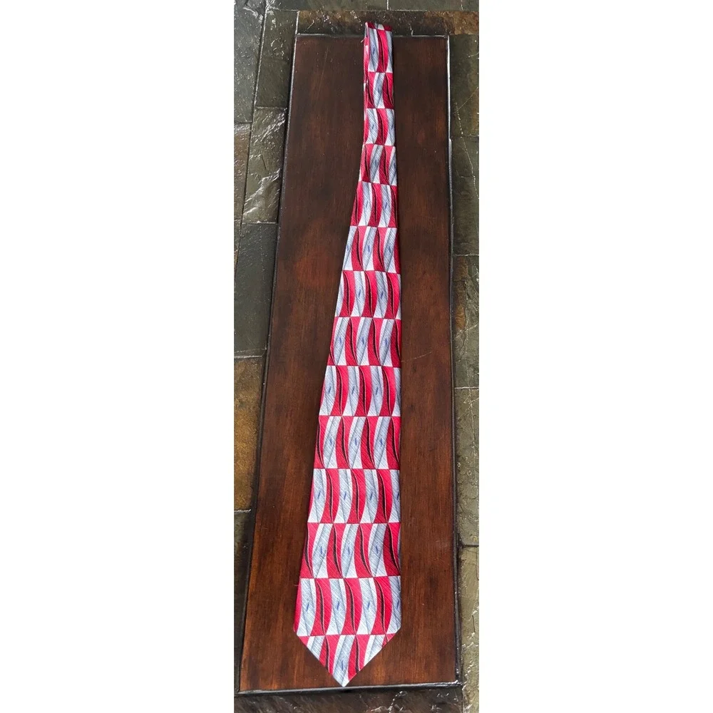 Meeting Street Necktie Red Gray Geometric Silk Hand Made Men's Tie Vintage‎